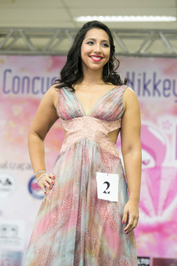 Miss Nikkey desfile longo