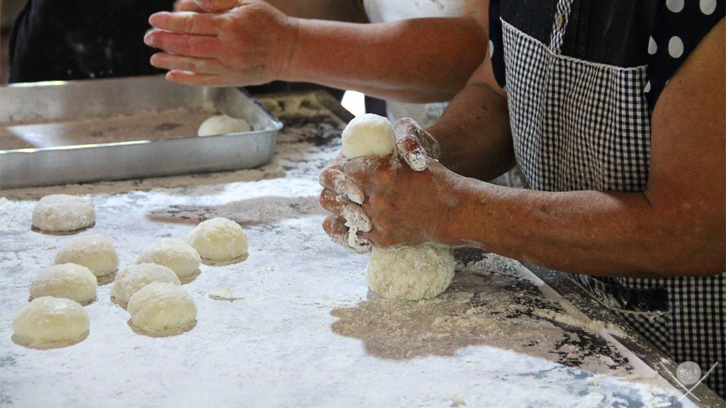 Mochitsuki - Enrolando mochi_