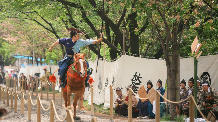 Yabusame Yabusame-m_181227-jnto_Equinócio-da-Primavera-no-Japão-10-dicas-do-que-fazer-nessa-estação_Viajando-para-o-Japão_Vida-de-Tsuge-VDT