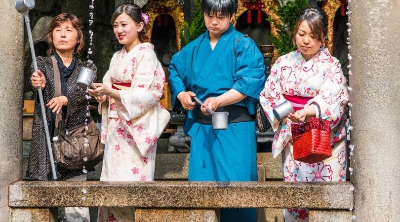 turistas_Obon_Cultura-Japonesa_Vida-de-Tsuge_VDT