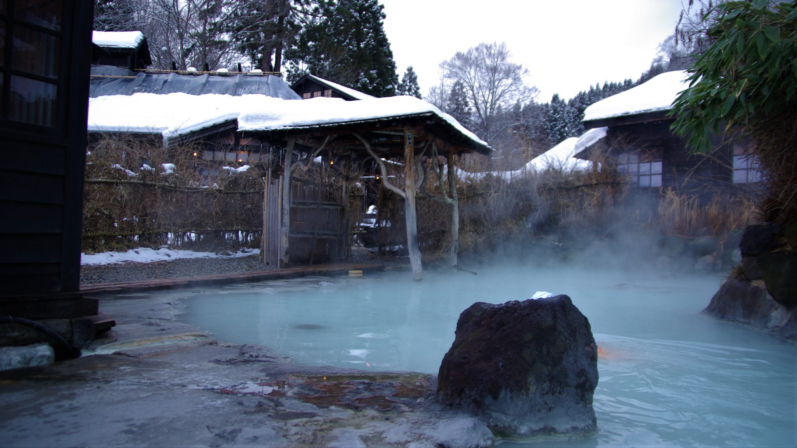 tsurunoyu-wikimedia_onsen_vida-de-tsuge